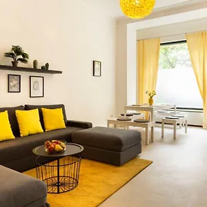 modern-2-bedroom-apartment-in-berlin-schoneberg.find-berlin-hotels.com/